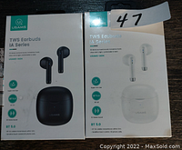 Front of packaging showing black USAMS TWS IA Series earbuds and charging case.