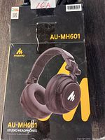Box front for Maono AU-MH601 wired studio headphones showing model and brand.