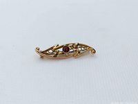 Front view showing full brooch design