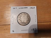 Reverse side of 1905 Canadian 25 cent silver coin showing denomination and year surrounded by a wreath.