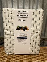 Front view of the packaged sheet set, showing pattern and branding.