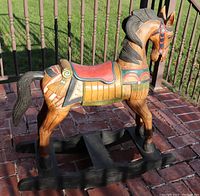 Front left three-quarter view showing saddle, head and left side details