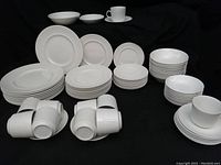 Full lot overview of plates, bowls, cups and saucers