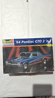 Box top front showing vintage 1964 Pontiac GTO 2 'n 1 kit artwork and wear.