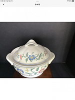 Front view of the Villeroy & Boch Delia round soup tureen with floral pattern and lid.