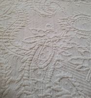 Close-up detail of the off-white vintage heavy cotton Matelass bedcover showing raised paisley quilting.