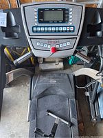 View of treadmill digital console showing various function buttons, display for programs, time, distance, pulse, speed, incline, calorie count, and start/stop controls