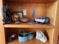 Shelf overview showing all decorative items in lot