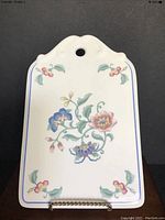 Front view of the ceramic cheese and cracker board decorated with floral pattern from the Delia collection by Villeroy & Boch.