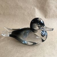 Side view showcasing the smooth ombre effect and clear-to-smoky glass transition