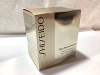 Box of Shiseido Bio-Performance Super Exfoliating Discs with visible branding and lot title.