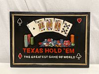 Front view of the Texas Hold 'Em art plaque featuring playing cards, chips, and text.