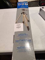 Photo of the tripod's boxed packaging showing product name and key specifications.
