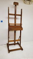 Full front view of easel showing base, tray and mast