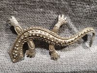 Front view of the pewter gecko lizard brooch showing textured body and details.
