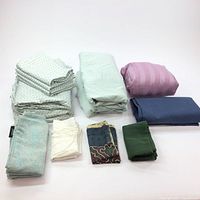 Overview of all bedding items including sheets and pillowcases from both sets