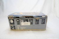 Box side panel with photos and list of included accessories in the flash kit, such as Beauty Dish, Globe Diffuser, Barn Doors, Snoot, Honeycomb Grid, and compatible mounts for various flash models.