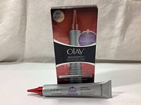 Front view of Olay Regenerist Wrinkle & Pore Vanisher original packaging and product tube showing branding, volume, and claims of wrinkle and pore targeting.
