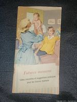 Photo of the pamphlet cover showing the title 'Futures mamans' and an illustration of women and a baby.