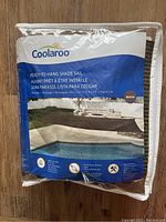 Front packaging showing brand, product image, dimensions and key features such as UV blockage and mocha color.