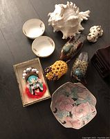 Photo showing the entire assortment including the large seashell and various decorative items.