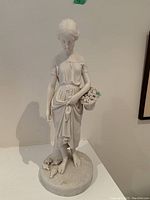 Front view of entire figurine