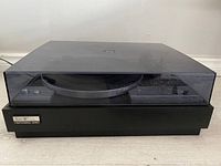 Closed view of the Sears Professional Series belt drive turntable with dust cover on.