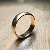 Ring standing on edge showing side profile and thickness