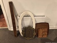 Lot contents showing long wood trough tray, oval white frame, decorative wooden plaque and two smaller trays including the acacia serving tray.