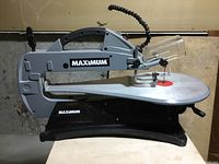 Side view showing full saw body, table and branding