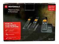 Front of the Motorola digital cordless phones packaging with three handsets pictured, model L603M. Box shows promotional features in both English and French.
