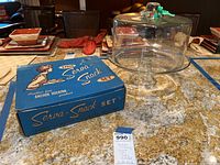 The blue box with retro illustration and product name 'Serva-Snack Set' by Anchor Hocking.