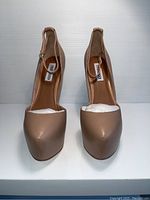 Front view of the pair of nude Steve Madden ladies high heel shoes size 9, showing closed toe and brand label inside.
