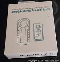 White retail box showing product type and line drawing images of alarm unit and remote control.