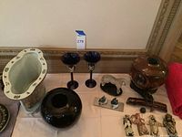 Overview of lot: black pot, blue glasses, crystal horse, brown vase, porcelain figurines