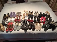 Main overview of 16 pairs on bed