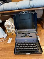Royal Arrow typewriter showing keyboard, carrying case, and overall condition.