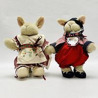 Full front view of Mr and Mrs Hoppy VanderHare plush rabbits dressed in Yankee Doodle patriotic costumes.