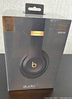 Front of sealed Beats Studio3 Wireless box showing product image, branding and color indication