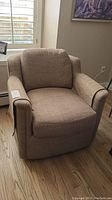 Front-facing view showing seat cushion, armrests and backrest
