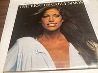 Front cover of the album showing a portrait of Carly Simon in white clothing, titled 'The Best of Carly Simon'.