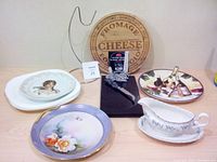 Overview of all items showing cheese boards, plates, collector plates, cheese knife, and gravy boat.