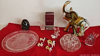 Overview of all glass and crystal figurines and paperweights with red background