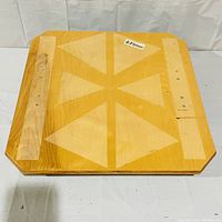 Top-down photo of wooden balancing platform showing geometric patterns and Fitter label.