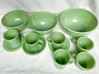 All included items: 4 bowls, 6 mugs and 2 saucers