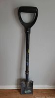 Full view of the Jackson garden spade showing the D-shaped black plastic handle, wooden handle, and metal blade.