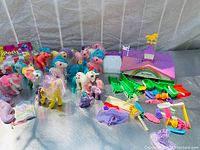 Overview of ponies, accessories and partial stable layout
