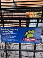 Close-up of the product label on the dog crate showing brand, size and other details.