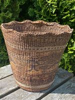 Front view showing scalloped wavy rim