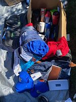 Lot overview of clothing, caps, bags, beverage containers